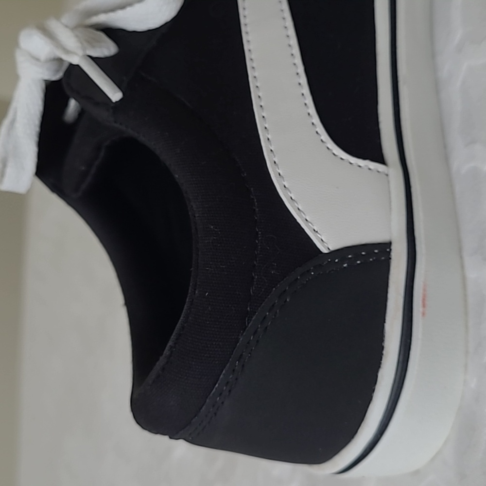 🆕️ Black & White Canvas Sneakers - Picture 8 of 11